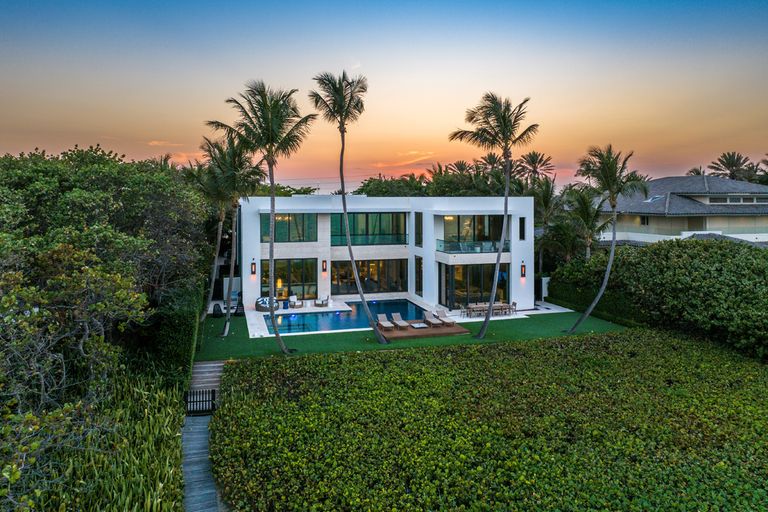 Snapshot of Private Pool Luxury Off Grid Homes In Gated Communities With Private Boat Dock